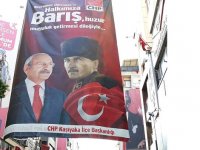 CHP Karşıyaka İlçe pankartındaki büyük gaf...
