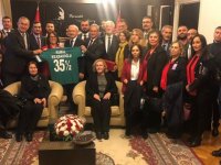 CHP Karşıyaka İlçe Yönetimi Kılıçdaroğlu'na KSK forması verdi...