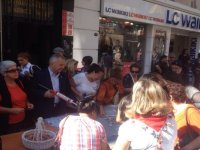 CHP Karşıyaka'nın mozaik etkinliği turistlerin ilgisini çekti