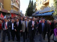 CHP’li adaylardan omuz omuza Cumhuriyet yürüyüşü