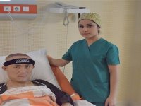 Çinli Wu, İzmir'de saç ektirdi