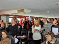 CKD Karşıyaka'nın çağrısıyla kadınlar Alsancak vapuruna çıkarma yaptılar