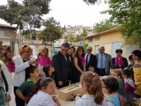 Çocuklar ahşaptan oyuncakları sergiledi