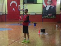 Daha yeni yapılmıştı... Cumhuriyet Mahallesi Spor Salonu çatısı akıyor…