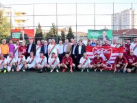 Dostça başladı, dostça bitti…