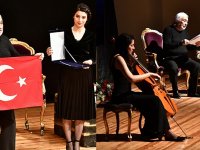 Dünya Tiyatro Günü'nde Müjdat Gezen İzmirlilerle buluştu