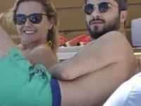 ECE ERKEN TATİL SEZONUNU ÇEŞME'DE AÇTI