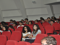 Ege’de tıp öğrencileri “İnsan Hakları”nı  tartışıyor