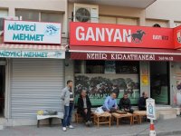 Elektrik kesildi, esnaf kapıda kaldı