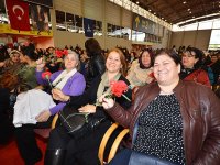 En büyük görev İzmirli kadınlara