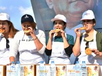 En çok boyozu yiyen kazandı 