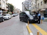 Engelli yolunu kapatanlara ceza yağdı...