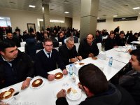 ESHOT Garajı'nda saat 05.30'da kahvaltı...