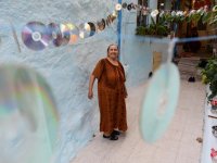 Evini CDlerle süsledi, turistlerin odağı oldu