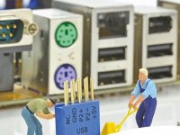 Evlerdeki bozuk ve eski bilgisayarları çöpe gitmesin...