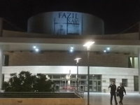 Fazıl Say konserini elinde satırla bastı