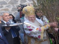 Fener Rum Patriği Karşıyaka’da cami bahçesine ağaç dikecek…