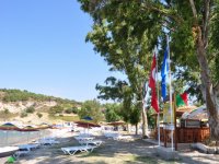 Foça plajlarında mavi bayraklar dalgalanıyor