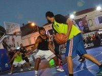 Foça'da sokak basketbolu heyecanı