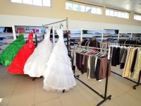 Foça'da sosyal marekete yardımlar devam ediyor