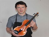 Fransız ustadan İKSEV'e ithaf keman