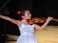 Genç keman sanatçıları büyüledi