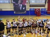 Genç kızlar filede zirvede...