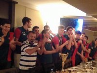 Gençler şampiyonluğu kutladı