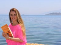 Gülümsemeyi  sevdiren kitap 