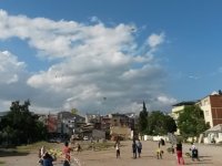 Gümüşpala'da çocuklar uçurtma uçurdular...