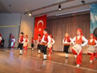 Halk oyunları şöleninde büyük coşku...