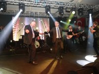 Haluk Levent istedi Başkan Akpınar ile Başkan Karalar çiftetelli oynadı