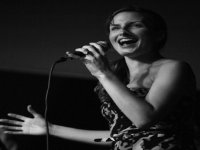 Hasta çocuk evleri için Bostanlı'da konser