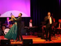 Hasta çocuklar için sahne aldılar