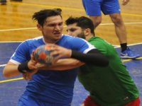 Hentbolde derbi Karşıyaka Belediyespor'un...