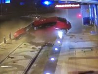 Hızını alamadı, tramvay durağında durabildi...