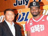 Hoppala... Dustin Hogue Güney Kore'de sözleşme imzalamış...