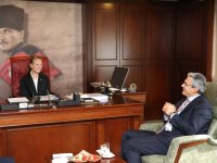 Hüseyin Mutlu Akpınar makamını çocuklara bıraktı