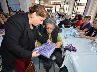 Huzurevindeki anneleri yalnız bırakmadılar