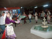 Huzurevini ziyaret edip yaşlıları eğlendirdiler