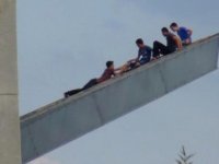 İnsan Hakları Anıtı'nda tehlikeli anlar...