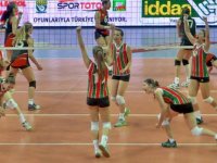 IŞIKKENT'i 3-2 YENEN KARŞIYAKA GENÇLERİ FİLEDE 5.LİK MAÇINI OYNAYACAK