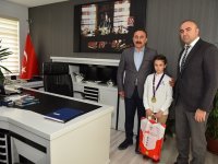 İslamoğlu, Karşıyakalı Buz Pateni Türkiye Şampiyonunu Ödüllendirdi