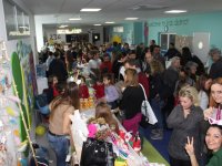 İstek İzmir Okulları'nın kermes geliri Karşıyaka'nın Filizleri'ne