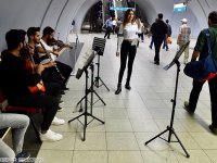 İzban, Metro istasyonlarıyla vapur ve iskelelerde müzik keyfi