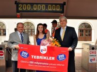 İZBAN'IN 200 MİLYONUNCU YOLCUSUNA ÖDÜL