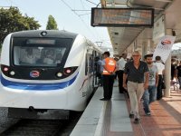 İZBAN'ın ilk yunusu seferlere başladı