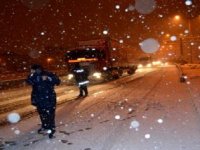 İzmir-Ankara karayolu kapandı, uçak seferleri iptal