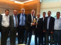 İzmir basketbol camiası Harun Erdenay'yı ziyaret etti