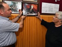 İzmir Büyükşehir'den muhtarlara Atatürk portresi 